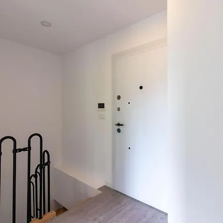Apartamento Chic & Elegant 2br 1.5ba W Priv Terrace #6 *