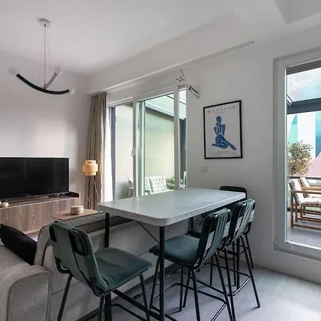Chic & Elegant 2br 1.5ba W Priv Terrace #6 Isztambul