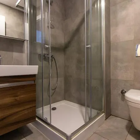 Chic & Elegant 2br 1.5ba W Priv Terrace #6 Isztambul