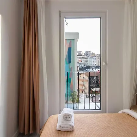 Chic & Elegant 2br 1.5ba W Priv Terrace #6 *