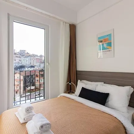 Chic & Elegant 2br 1.5ba W Priv Terrace #6 Apartman Isztambul